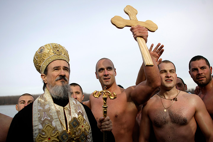 Orthodox Epiphany: traditional event in which local men fish the cross from the Danube river 