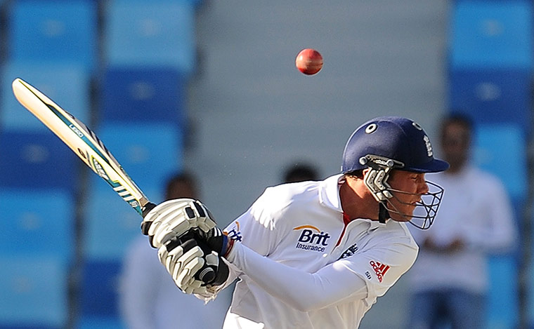 Pakistan England day 3: England's Stuart Broad avoids a bouncer off Pakistan's cricketer Umar Gul