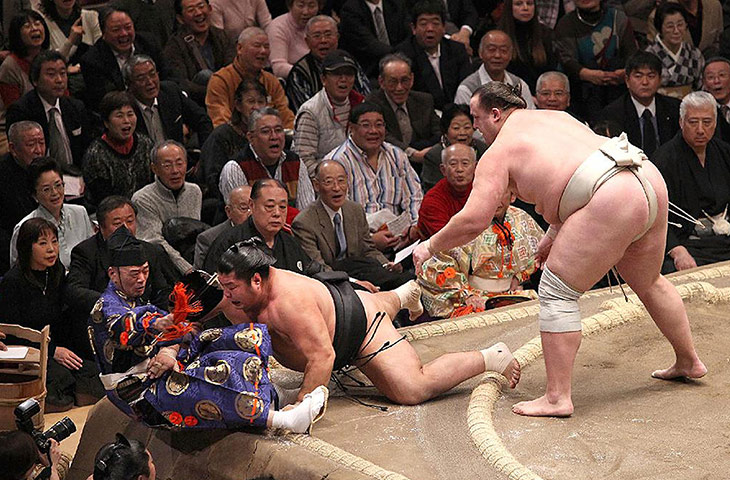 Best of the week: Judge Kimura Shozaburo is hit by Sumo wrestler Wakakoyu