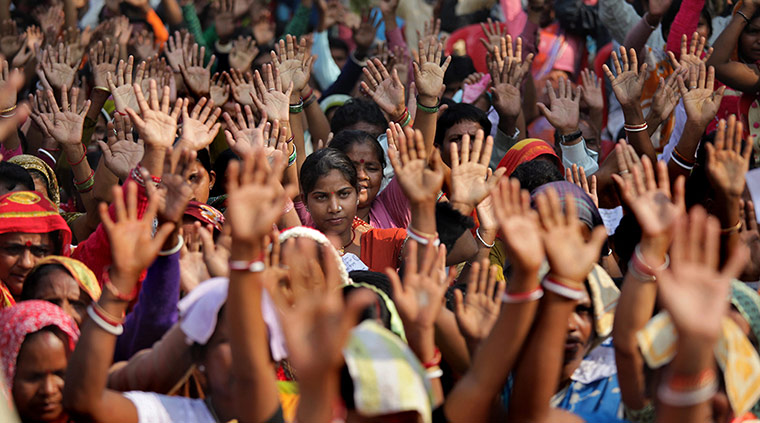 24 Hours: Indian Christians participate in a peace prayer