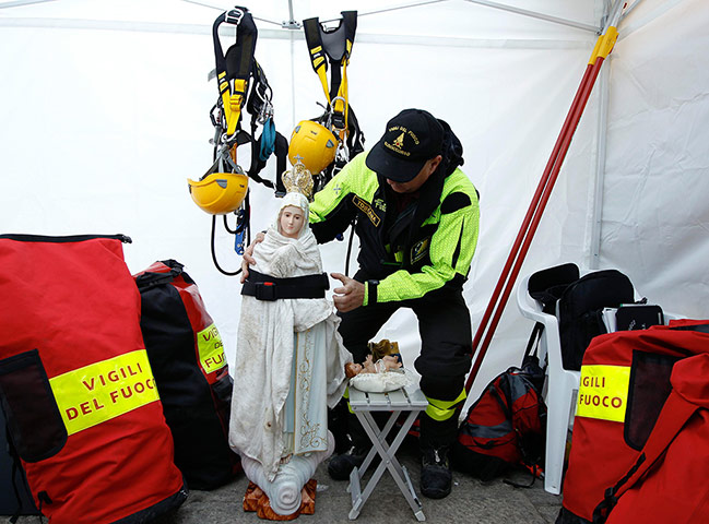 Concordia: A Virgin Mary statue recovered from the Costa Concordia cruise ship