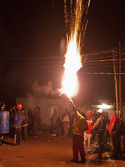 Pinheirinho favela: Residents of the Pinheirinho slum set off a flare