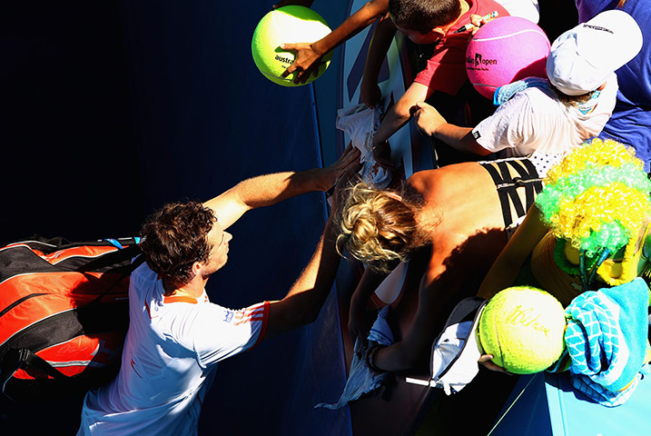 Australian Open Day 8: Andy Murray signs autographs for fans after his fourth round match