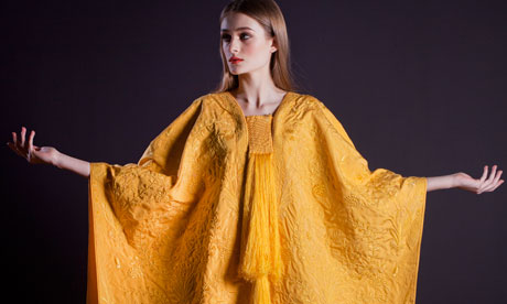 Golden-spider-silk-cape-007.jpg