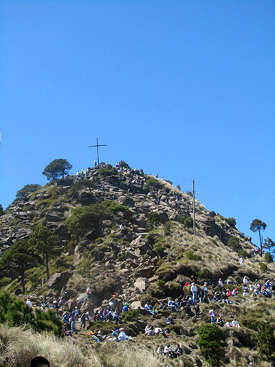 Guatemala: People climbed Volcan Agua to protest against domestic violence