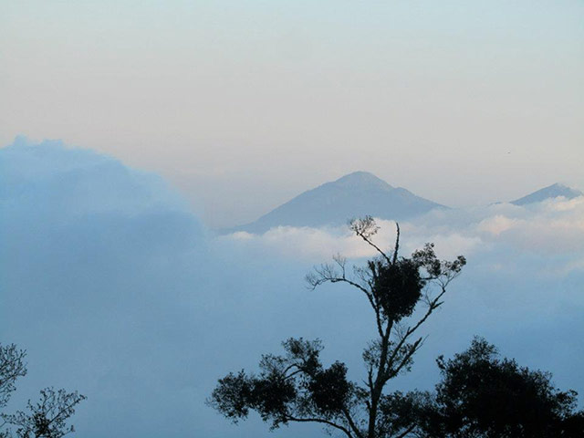 Guatemala: People climbed Volcan Agua to protest against domestic violence