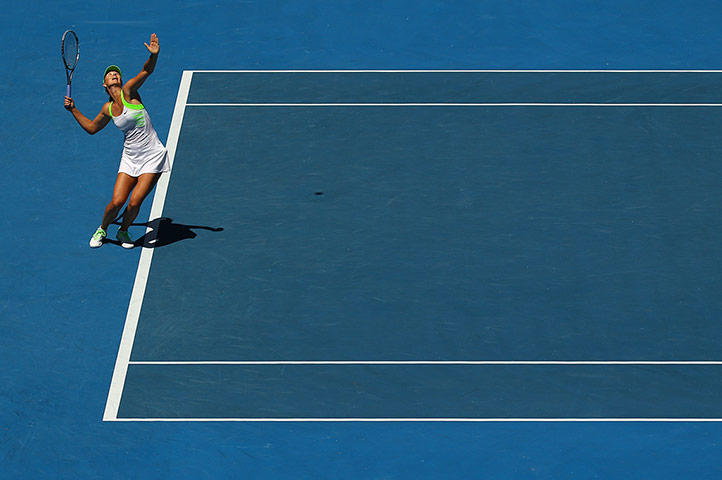 Australian Open day 10: Sharapova serves