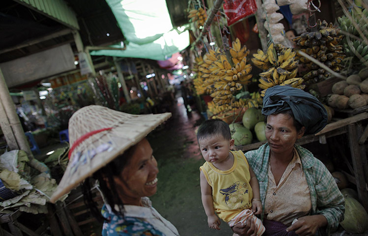 Burma economic reform: Women chat at the market in Naypyitaw, Burma