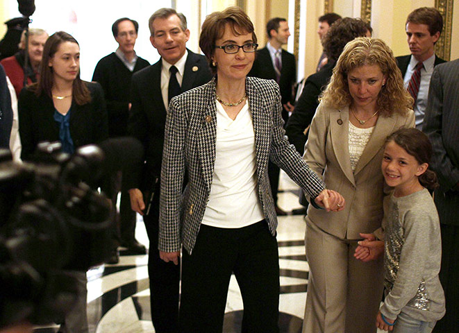 Gabrielle Giffords: Gabrielle Giffords resigns from Congress