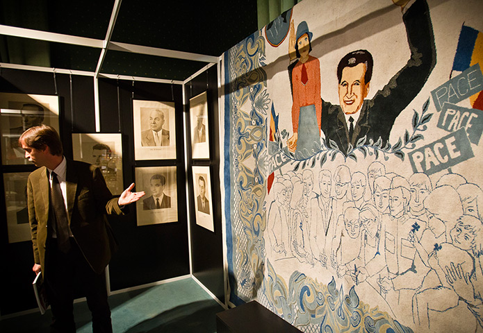 Ceausescu auction: A large carpet depicting Ceausescu, and the word peace on display 