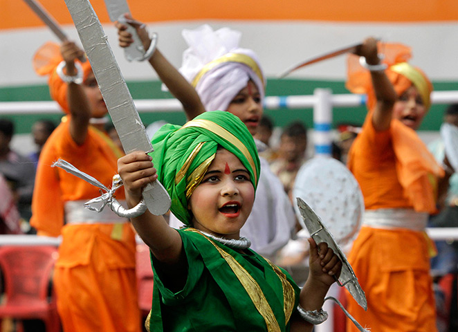 India Republic Day: Indian students dressed in costume perform in Kolkata