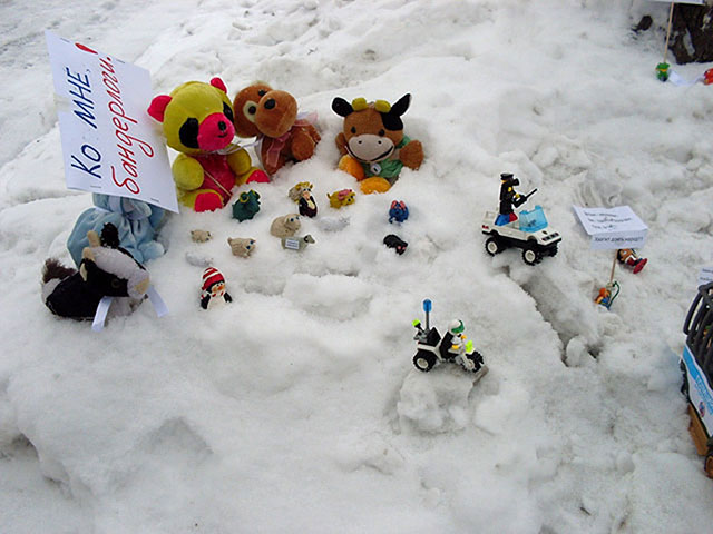 Russia toy protests: Toy figure protests in Barnaul, Russia