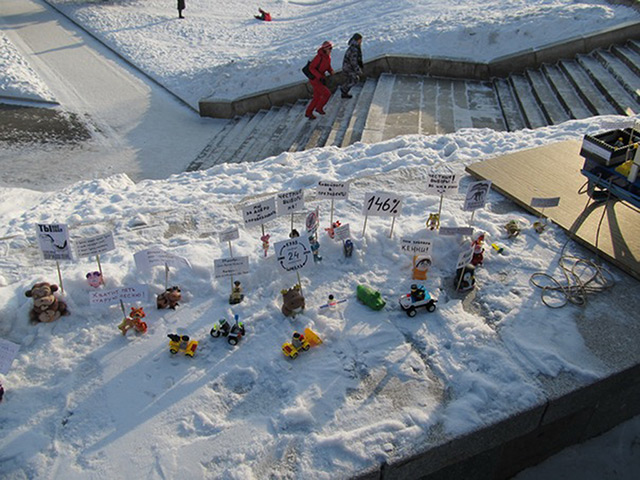 Russia toy protests: Toy figure protests in Barnaul, Russia
