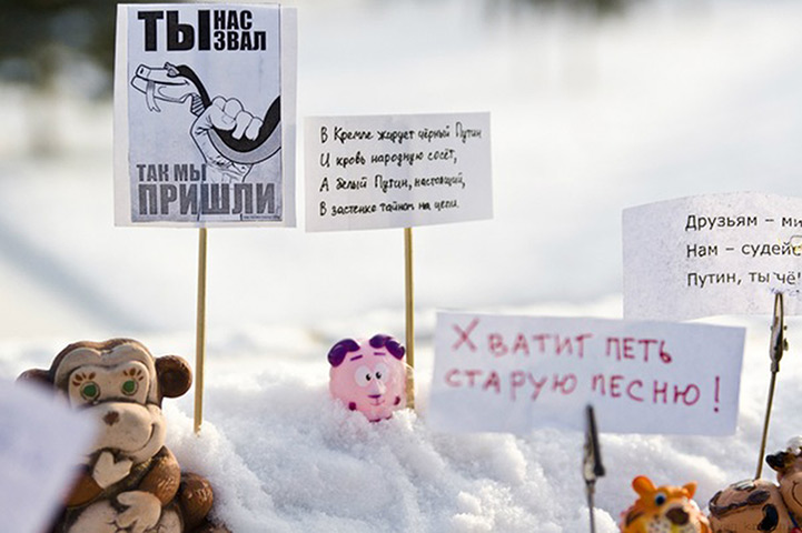Russia toy protests: Toy figure protests in Barnaul, Russia