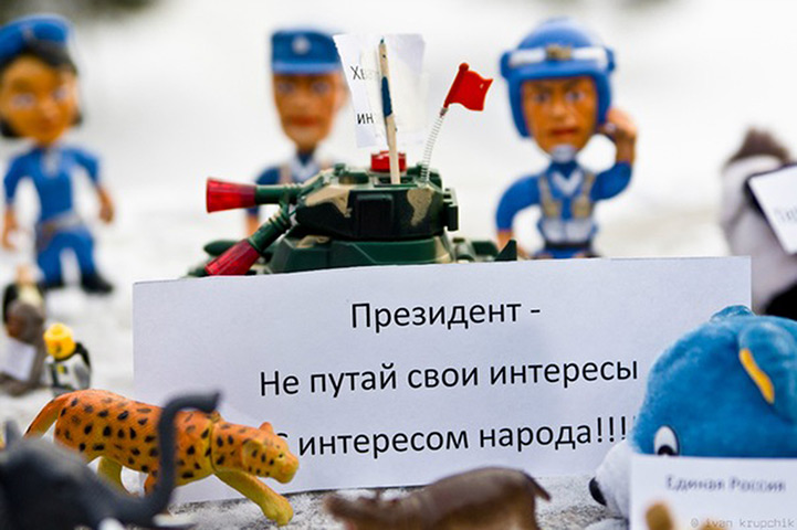 Russia toy protests: Toy figure protests in Barnaul, Russia