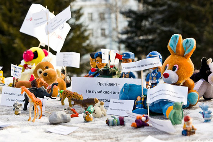 Russia toy protests: Toy figure protests in Barnaul, Russia