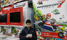 Man-plays-with-Nintendo-3-003.jpg