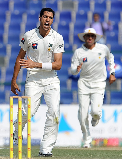 Second test day 3: Pakistan's Umar Gul celebrates after dismissing England's Ian Bell