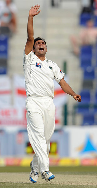 Second test day 3: Pakistan's Abdur Rehman celebrates after dismissing England's Graeme Swann