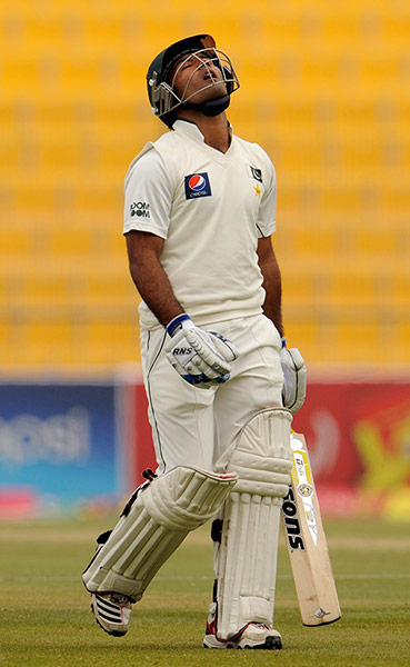 England v Pakistan: Pakistan's Asad Shafiq is dismissed against England