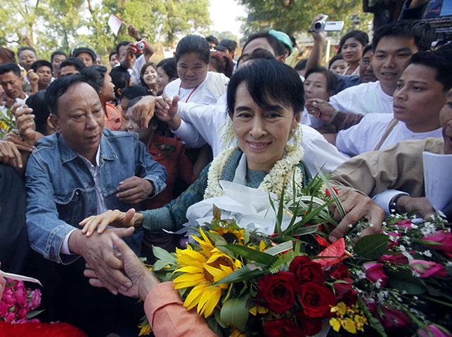 Aung San Suu Kyi campaign: Aung San Suu Kyi receives flowers from her supporters