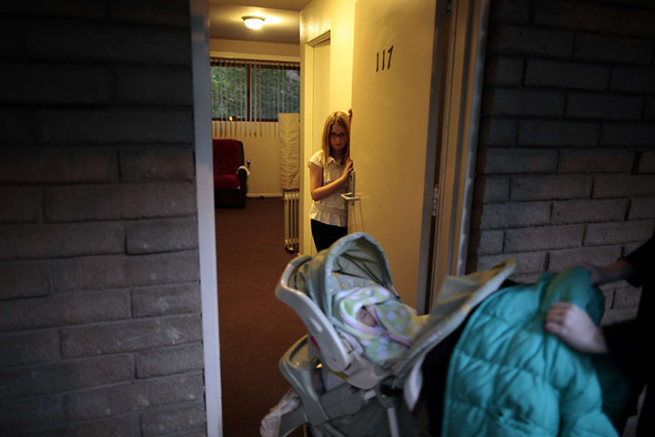 Hope Gardens : Lindzy Earp, 10, watches her mother push her sister into their apartment