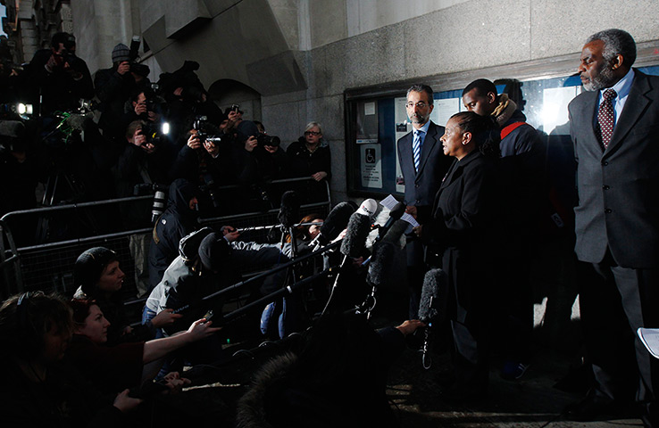 Stephen Lawrence murder : Doreen Lawrence speaks to journalists 