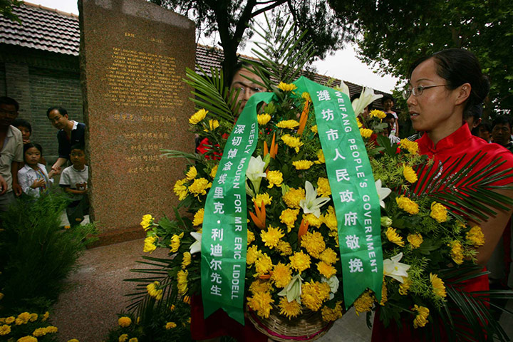 Olympic Moments: Chinese women lay bouquets at a monument dedicated to Eric Liddell