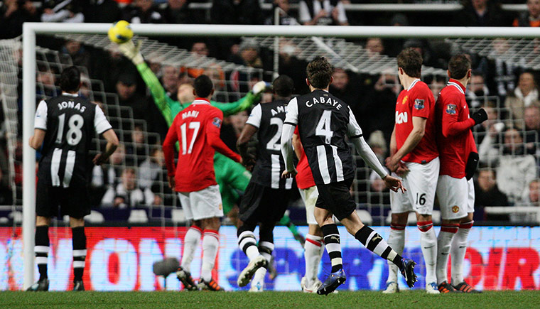 Wednesday Footie: Newcastle's Yohan Cabaye scores from a free kick against Manchester United