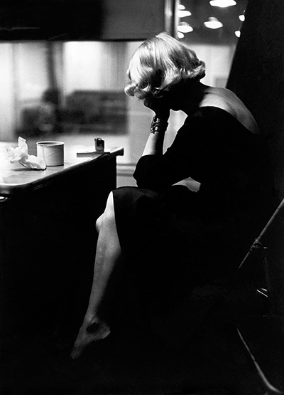 Eve Arnold dies: 1952 Marlene Dietrich at the recording studios of Columbia Records