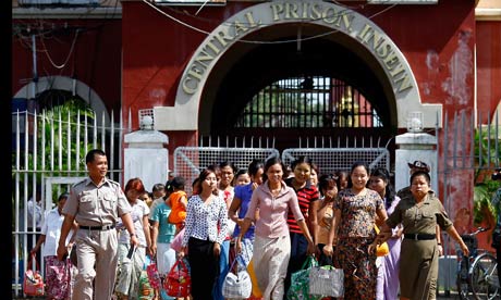 Prisoners are released from Insein prison in May 2011. 