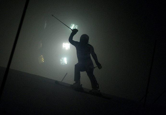 Best of the Week sport: Lindsey Vonn clears a gate at the FIS alpine women's slalom competition