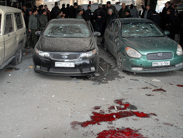 Explosion in Syria: Blood stains on the ground in front of damaged cars