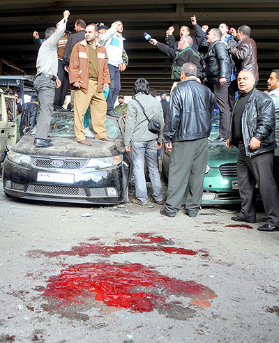 Explosion in Syria: Syrians gather at the scene of the attack