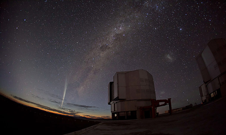 Month in Space: Christmas Comet Lovejoy Captured at Paranal