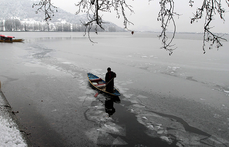 24 hours in pictures: Snow in  