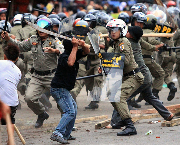 24 hours in pictures: protest by market stall owners in Indonesia