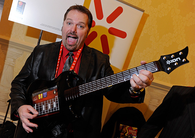 CES unveiled: Ion Audio Guitar Apprentice