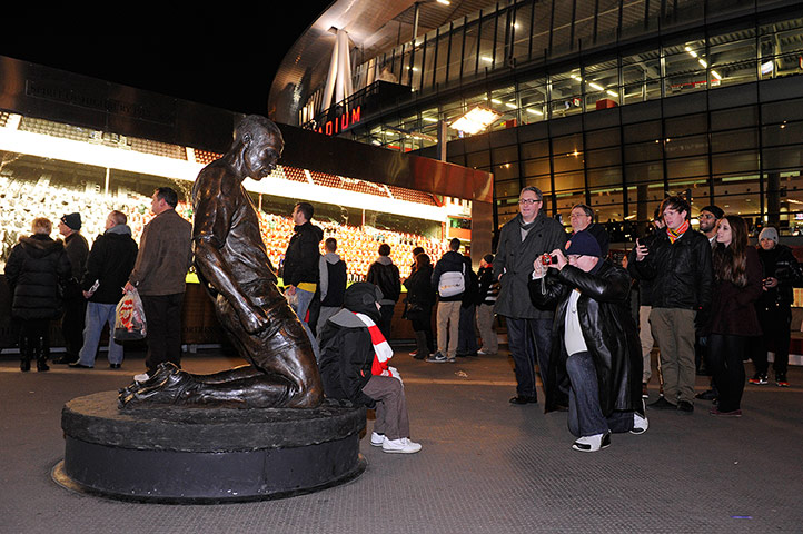 Arsenal v Leeds: Fans taking photos of the statue of Thierry Henry outside the Emirates
