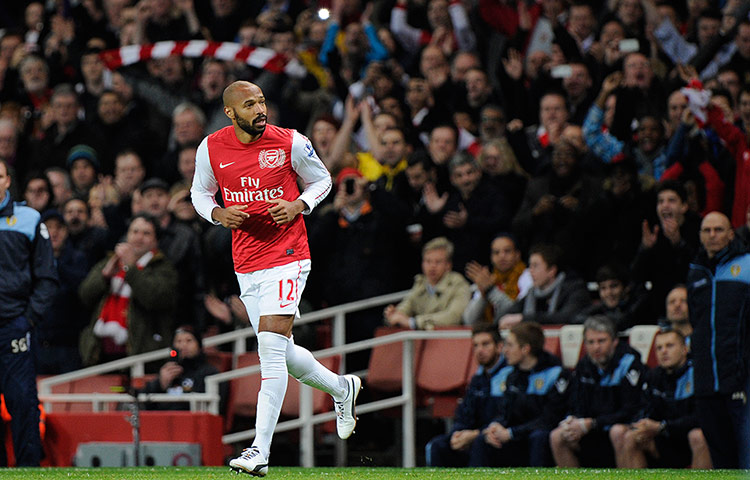 Arsenal v Leeds Utd: Thierry Henry  makes his entrance to a raptuous applause from the home fans