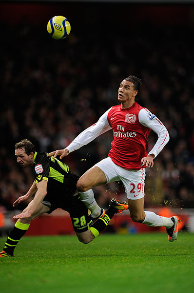 Arsenal v Leeds Utd: Chamakh keeps his eye on the ball 