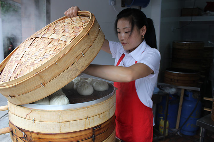 shanghai street food: baozi shanghai street food