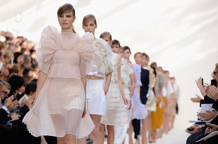 Paris Fashion Week: Chloe spring-summer 2013 show