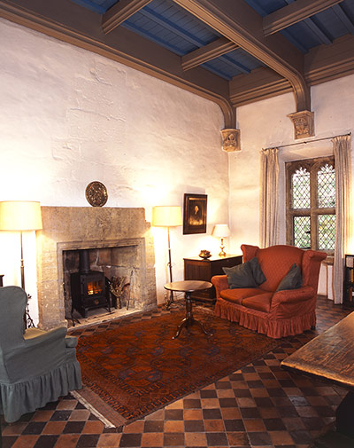 Xmas cottages: Abbey Gatehouse, Tewkesbury, Gloucestershire