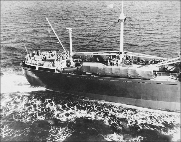 Cuban missile crisis : Aerial picture of the Soviet freighter 'Anosov'