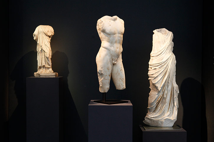 Frieze: figures at Rupert Wace, Ancient Art at Frieze Masters