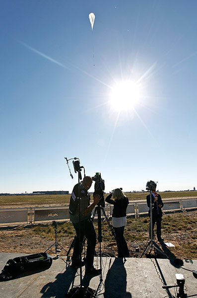 Felix Baumgartner: A television crew films the capsule and attached helium balloon