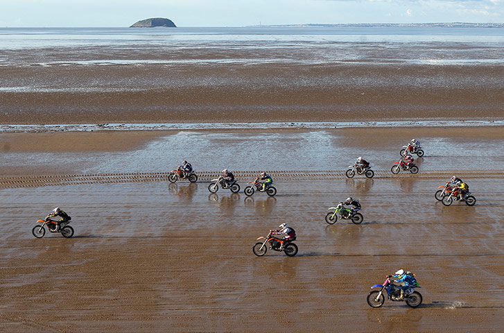 beach race: The mass start of the Adult Solo Race during day two