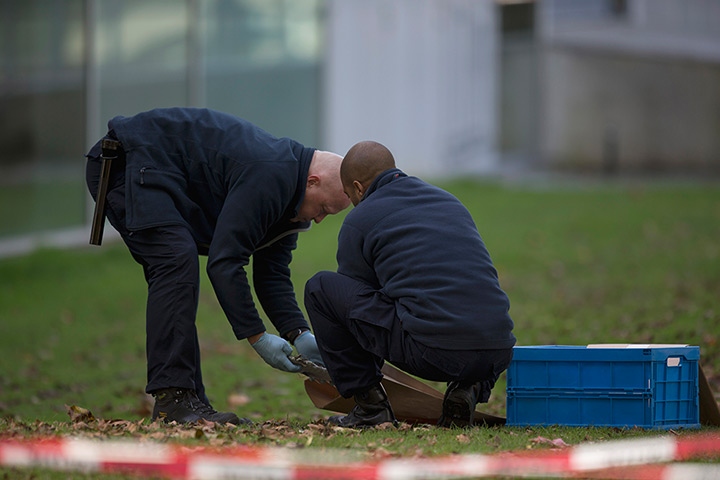 Rotterdam paintings: Forensic experts take samples of imprints in the grounds