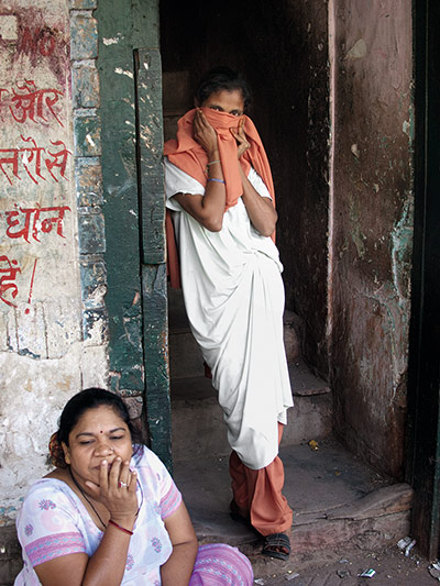 David Bailey's India: Two women in a doorway